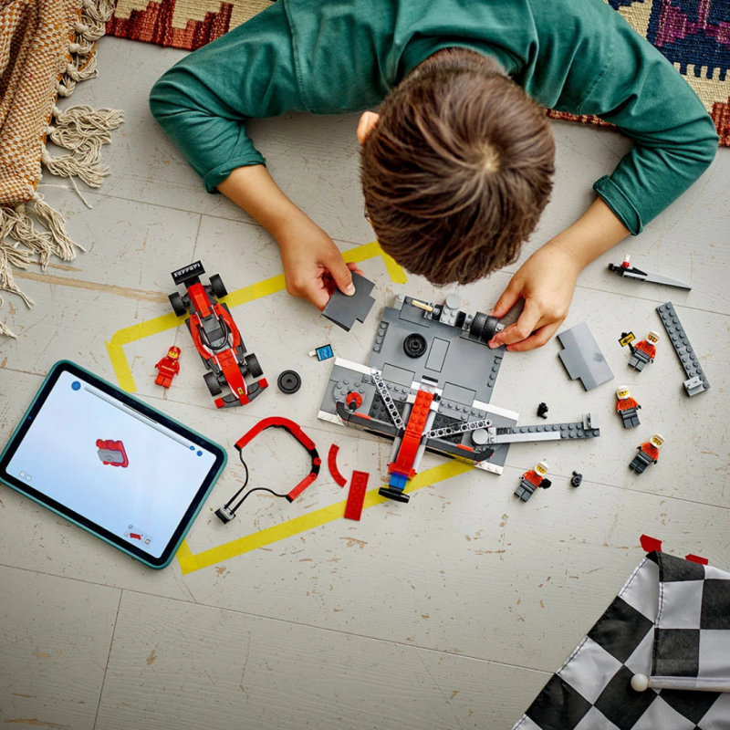 LEGO City Питстоп и механици от F1 с кола Ferrari 60443