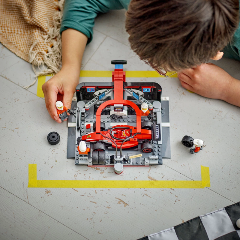 LEGO City Питстоп и механици от F1 с кола Ferrari 60443
