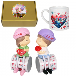 Подаръчен комплект - Влюбени фигурки с чаши Обичам те
