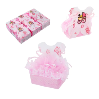 Розова торбичка от органза с бебе момиче в количка