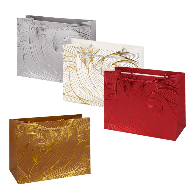 Подаръчна торбичка с лъскави елементи