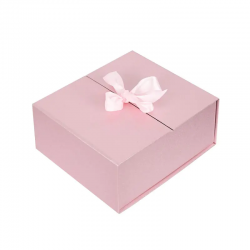 Подаръчна кутия с панделка в розово