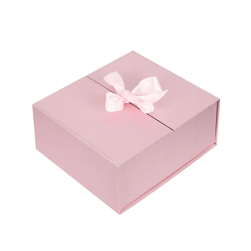 Подаръчна кутия с панделка в розово