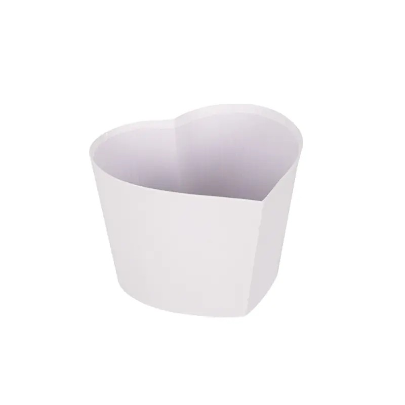 Подаръчна кутия - кашпа Сърце в бяло