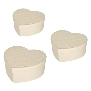 Подаръчна кутия Сърце в бяло с релефен капак