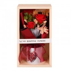 Подаръчен комплект чаша с букет сапунени рози в кутия с ПВЦ капак