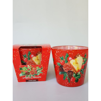 Коледна ароматна свещ в чаша, ябълка и канела в червено