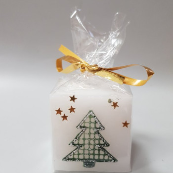 Коледна свещ куб с елха, бяла