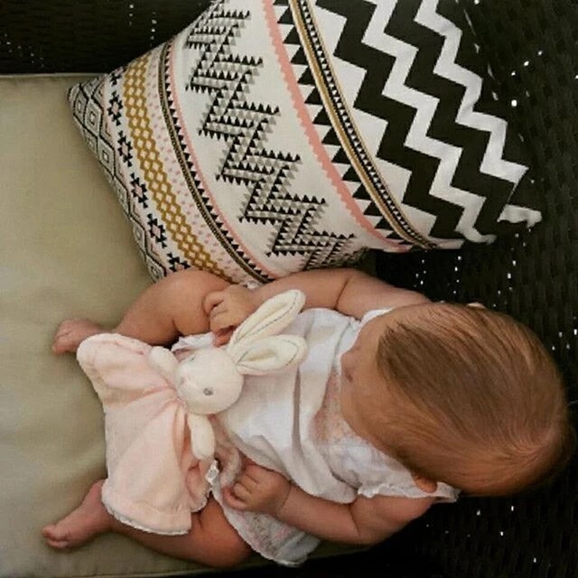 Мека играчка за гушкане зайче с надпис, бежаво, 25 см