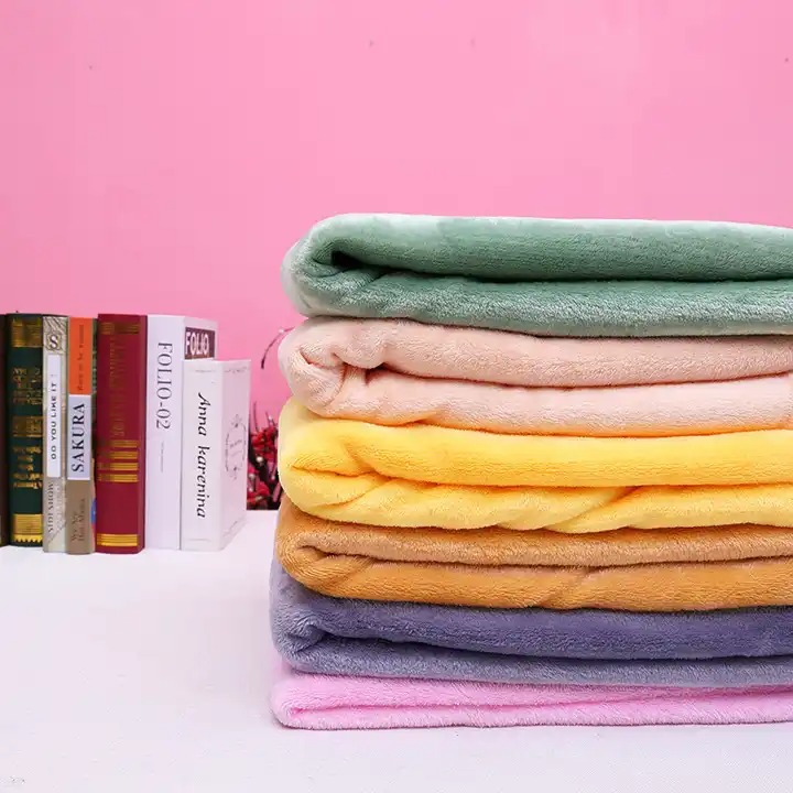 Плюшена възглавница мече и одеалце, 40 см