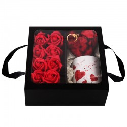 Kомплект "Обичам те" с чаша, ключодържател и сапунени рози